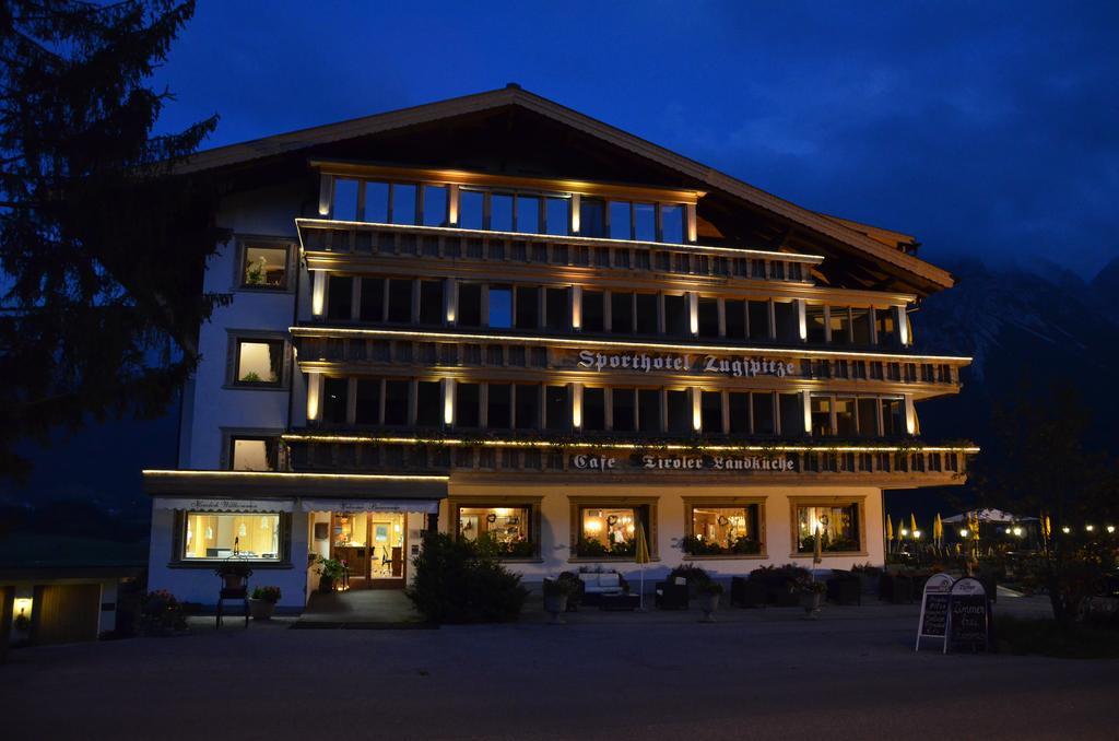 Sporthotel Zugspitze Lermoos Exteriör bild