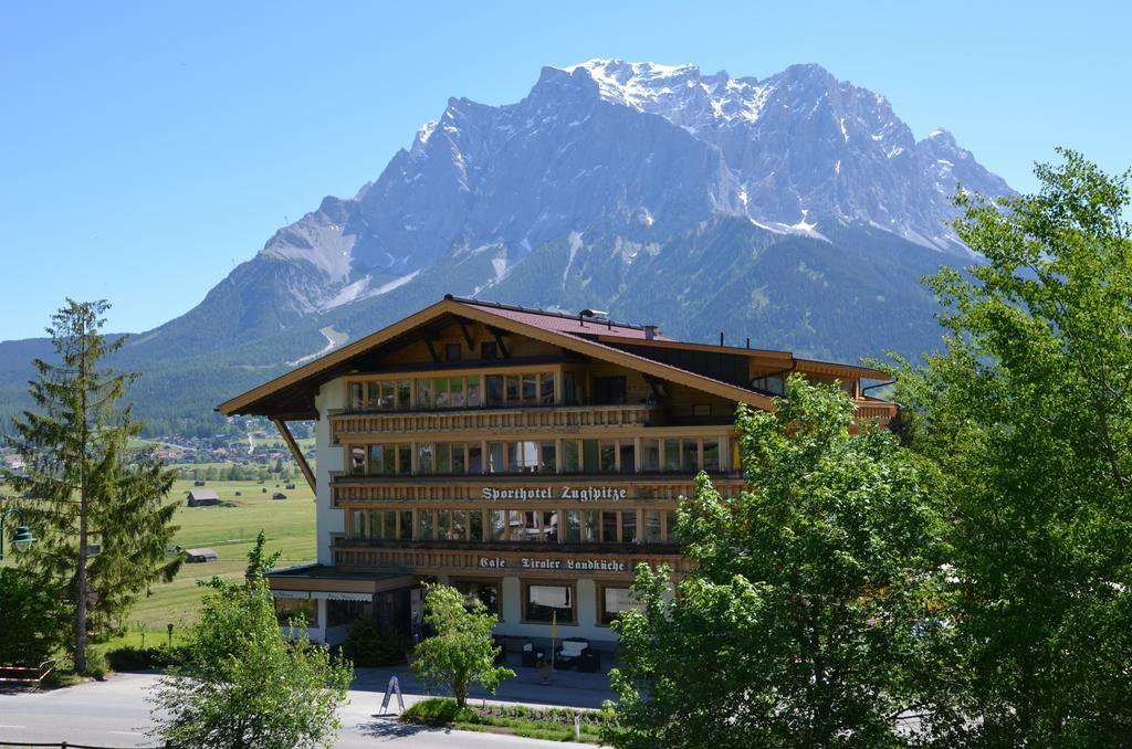 Sporthotel Zugspitze Lermoos Exteriör bild