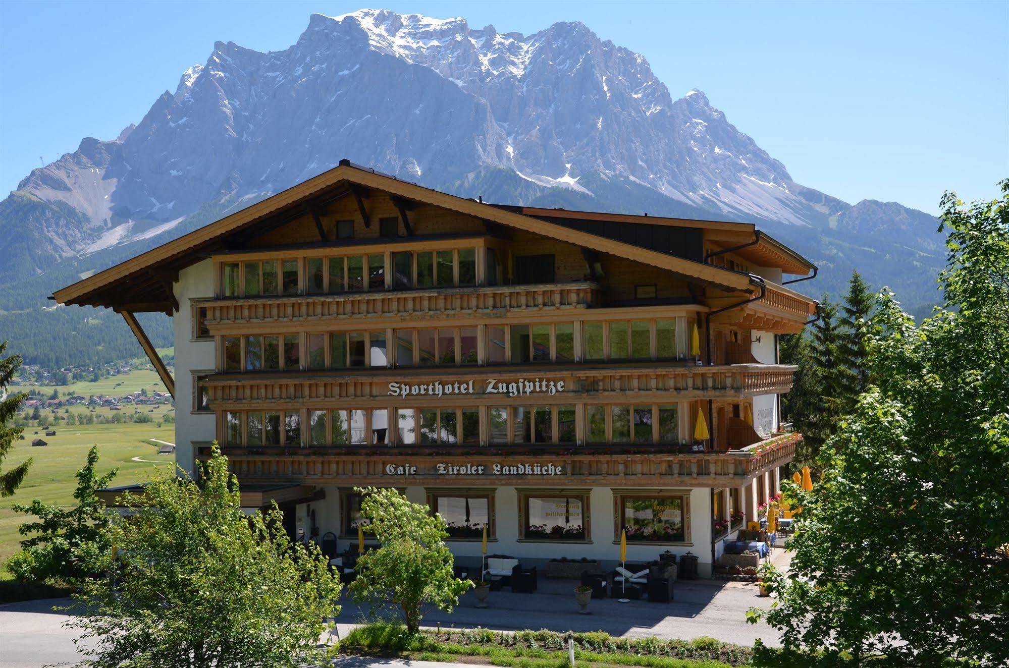 Sporthotel Zugspitze Lermoos Exteriör bild