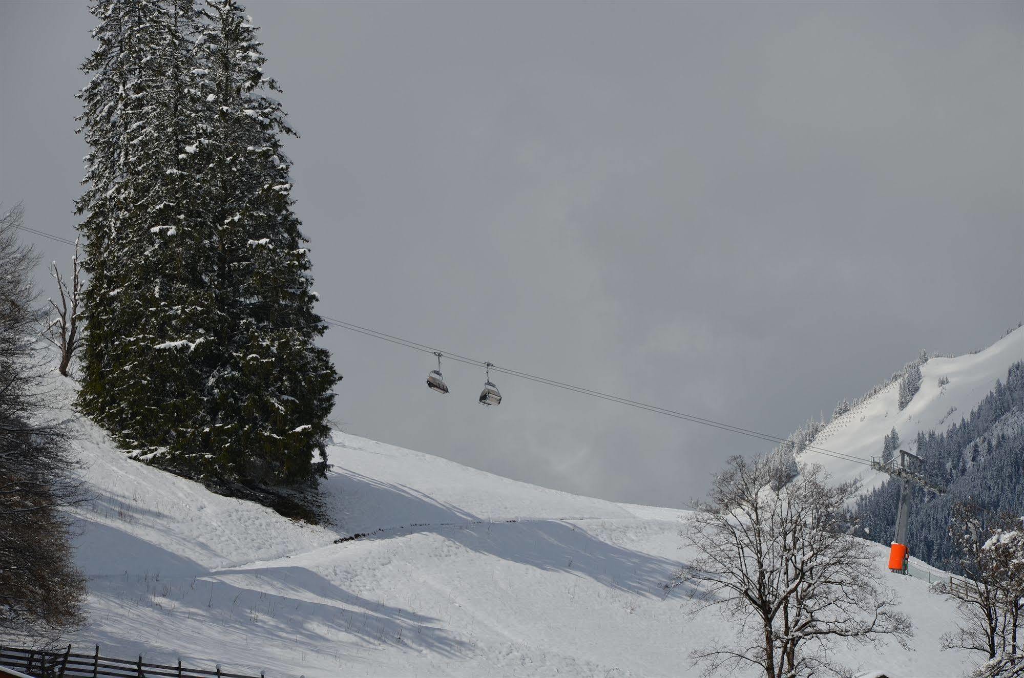 Sporthotel Zugspitze Lermoos Exteriör bild