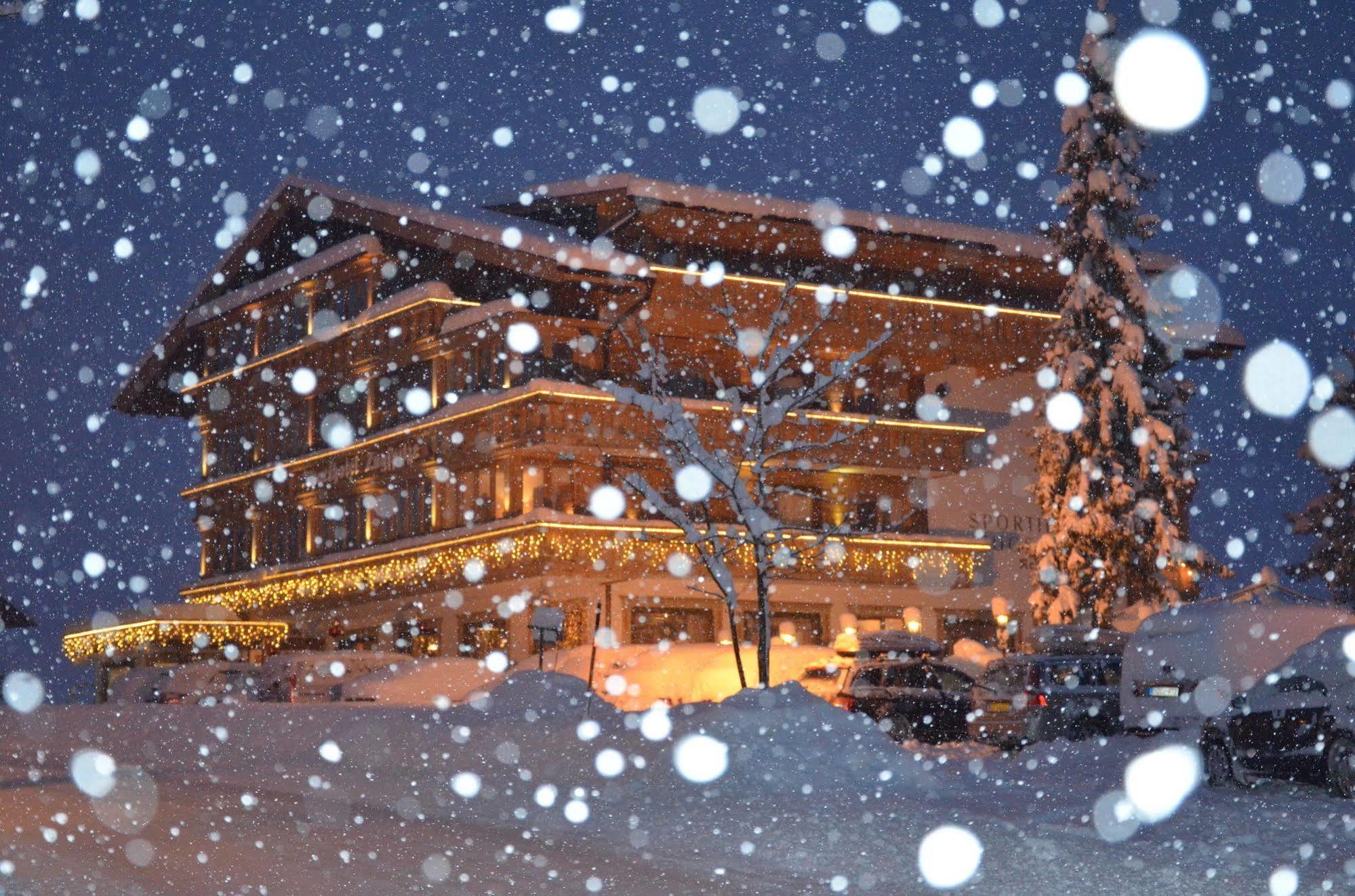 Sporthotel Zugspitze Lermoos Exteriör bild