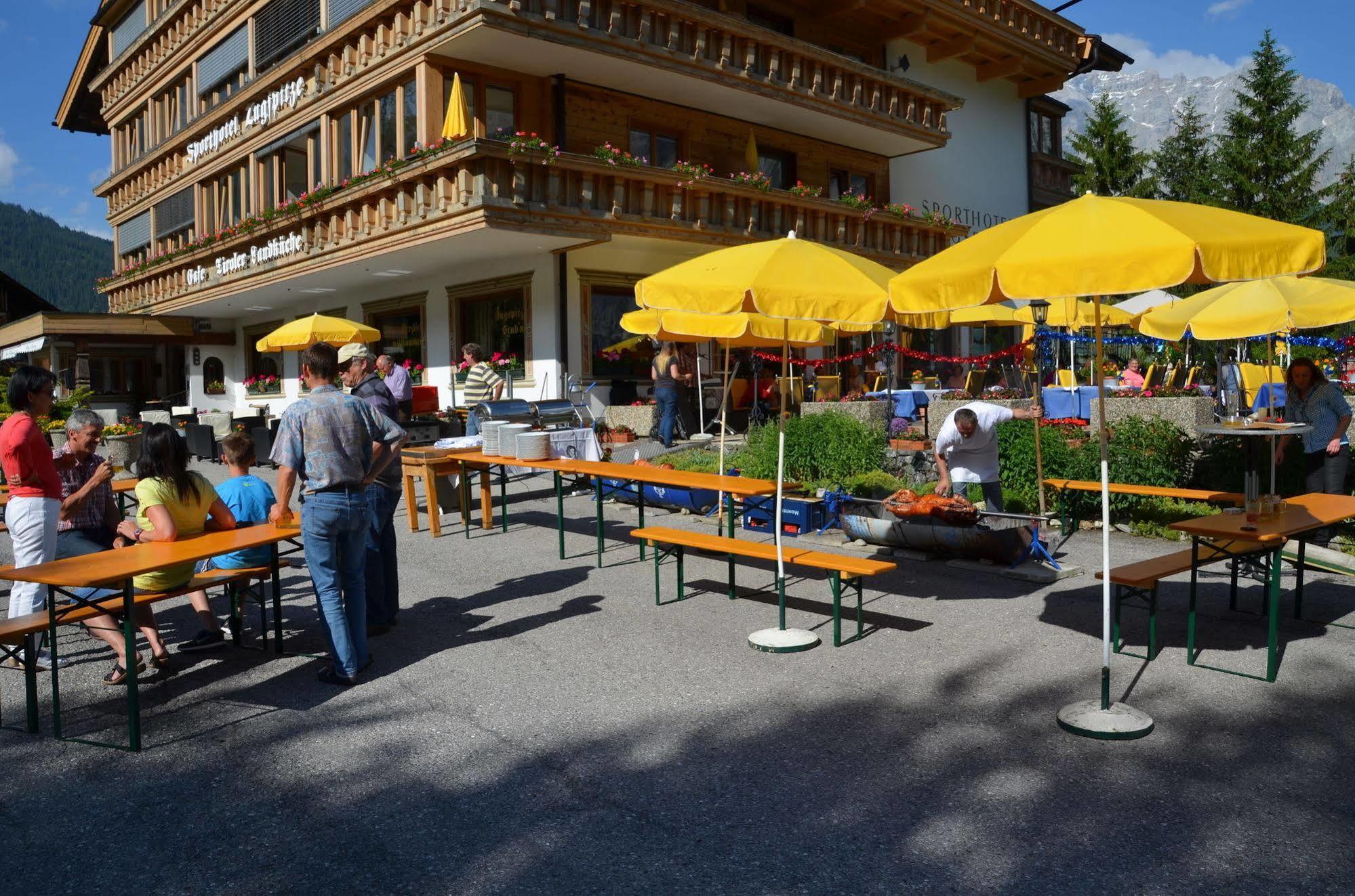 Sporthotel Zugspitze Lermoos Exteriör bild