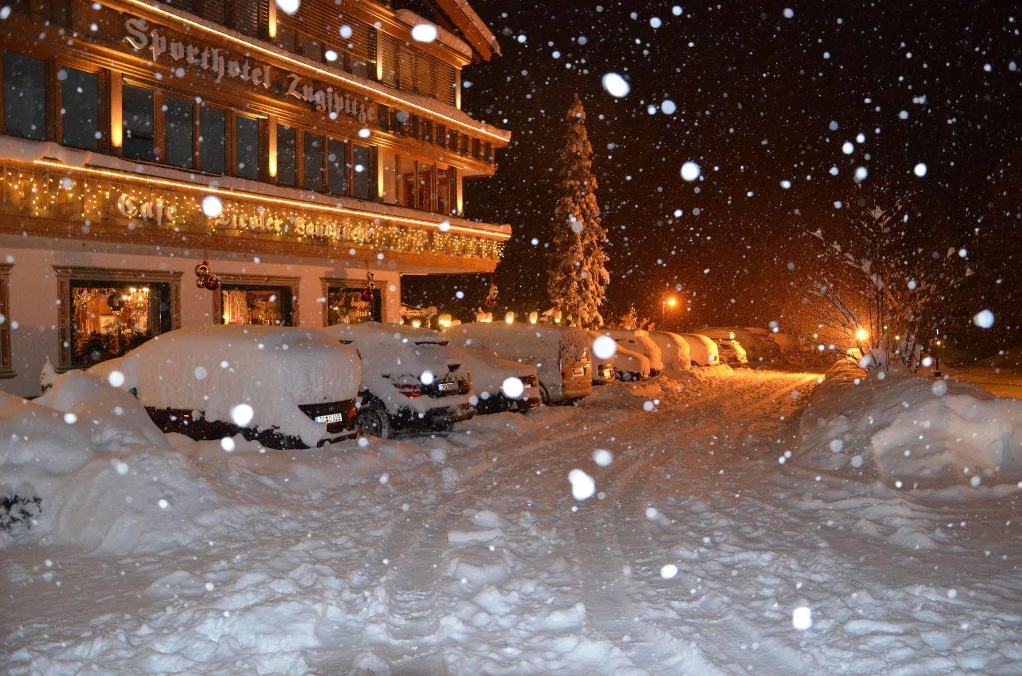 Sporthotel Zugspitze Lermoos Exteriör bild