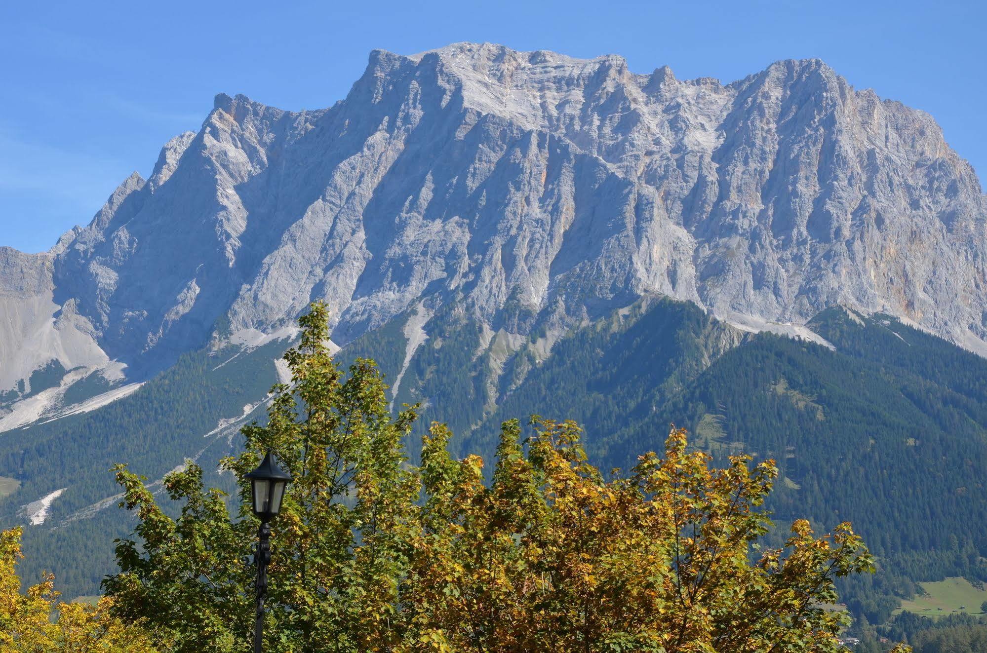 Sporthotel Zugspitze Lermoos Exteriör bild