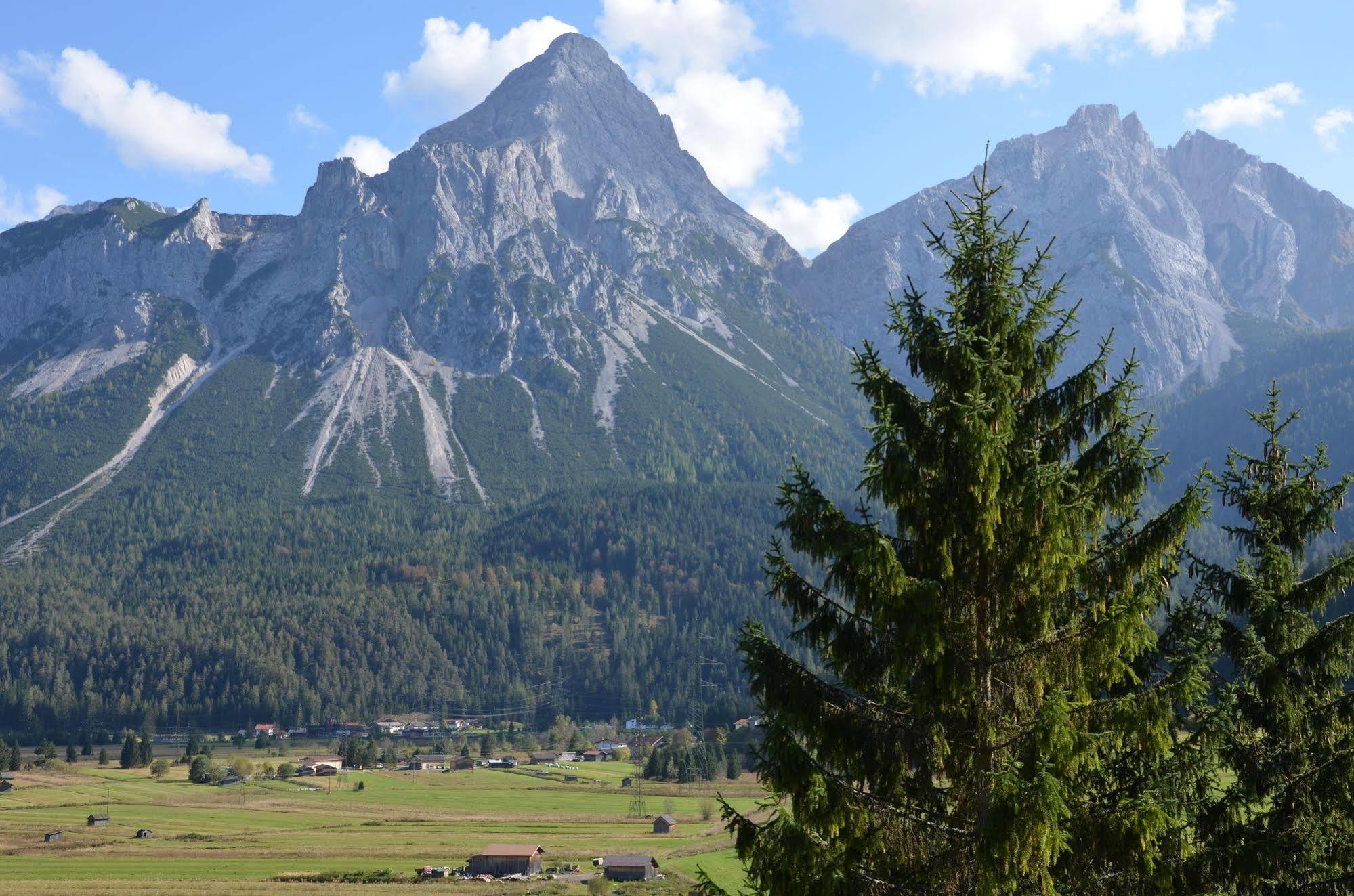 Sporthotel Zugspitze Lermoos Exteriör bild